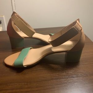 CHARLES DAVID LOW HEELED SANDAL